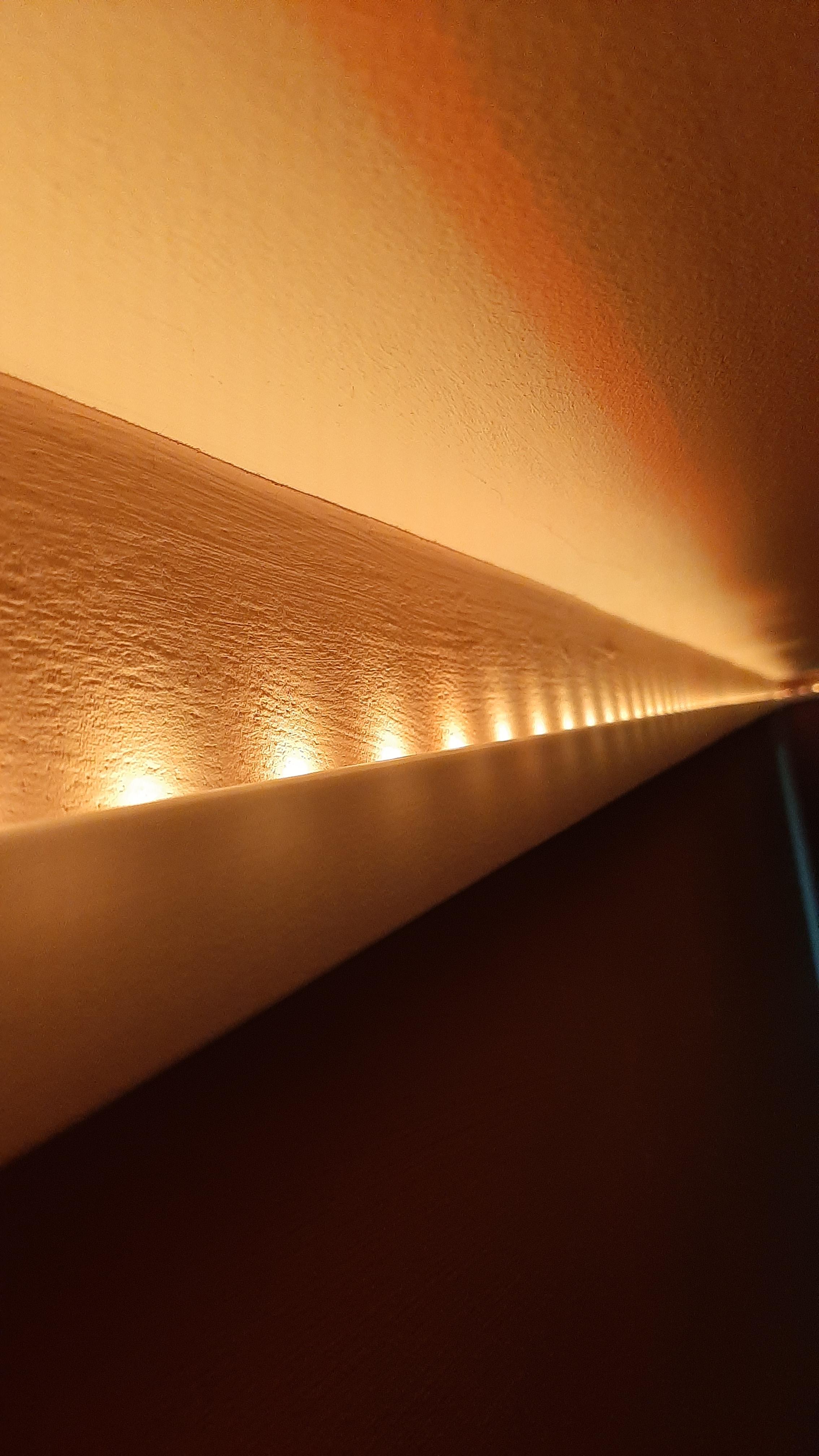 Hexim Stuckleisten E-44 LED-Deckenleiste 20x32 mm 20 Meter weiß