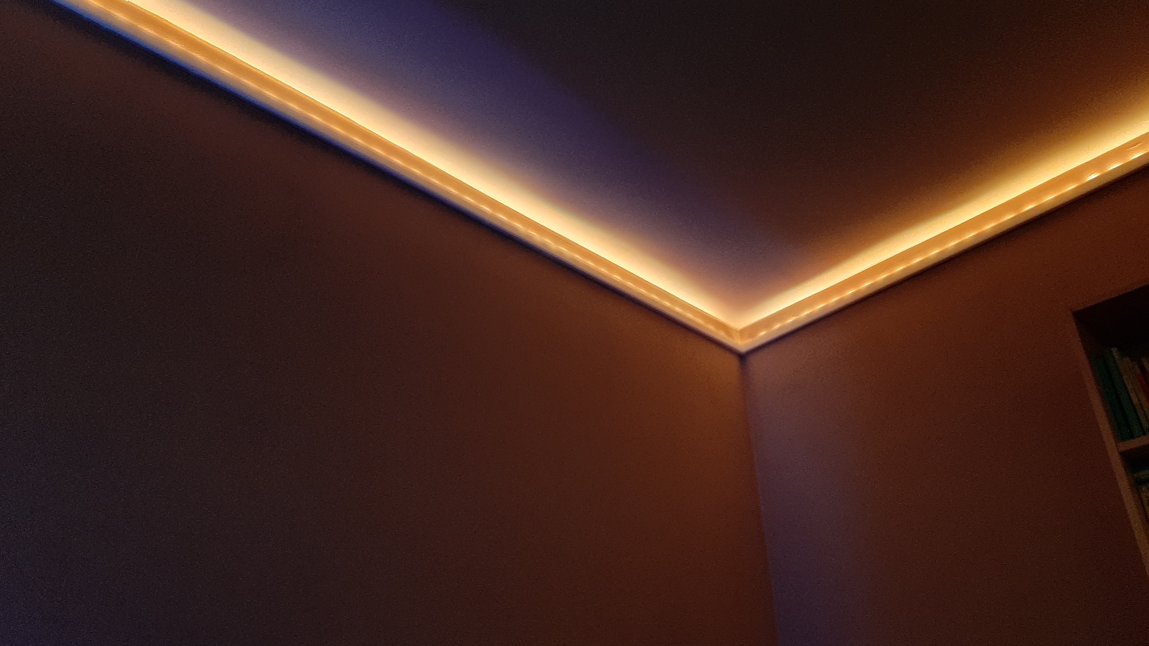 Hexim Stuckleisten E-44 LED-Deckenleiste 20x32 mm 20 Meter weiß
